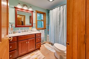 Spacious Tolland Home w/ Deck + Screened Porch!