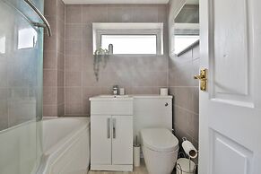 Spacious 3 Bedroom House in Barry