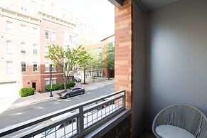 Cozy Apartments Near the Metro