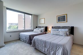 Fantastic Condo Crystal City Rooftop