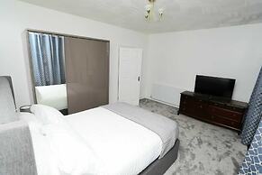 Impeccable 3-bed House in Plumstead, London