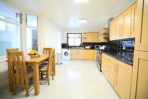 Impeccable 3-bed House in Plumstead, London