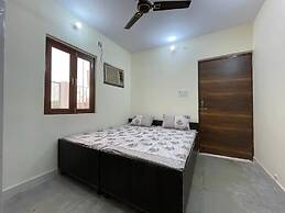 Roomshala 125 Hotel Maharaja