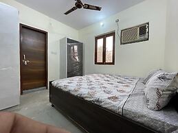 Roomshala 125 Hotel Maharaja