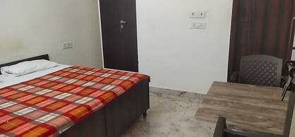 Roomshala 125 Hotel Maharaja