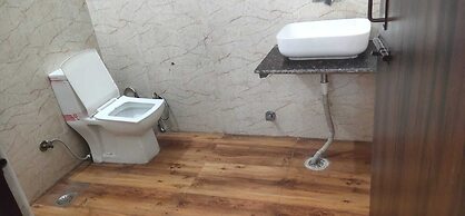 Roomshala 125 Hotel Maharaja