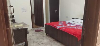 Roomshala 125 Hotel Maharaja