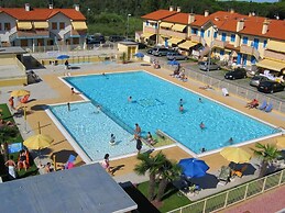 Poolside Escape in Rosolina-beahost