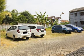 OYO Life 92922 Kost Bu Mala 1 Syariah