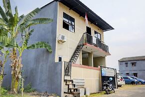 OYO Life 92922 Kost Bu Mala 1 Syariah