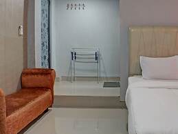 OYO Life 92830 Homestay Slamet Riadi Iv