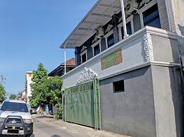 OYO Life 92830 Homestay Slamet Riadi Iv