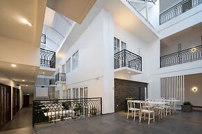 Cove Bening Boutique (Syariah)