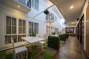 Cove Bening Boutique (Syariah)