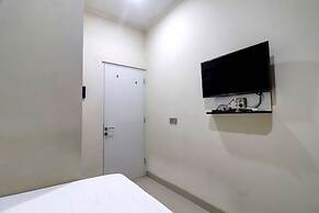 OYO Life 92707 D-akomiba Residence