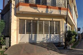 OYO Life 92707 D-akomiba Residence