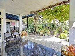 OYO Life 92937 Kost Putri Sarkara Syariah