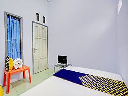 OYO Life 92937 Kost Putri Sarkara Syariah