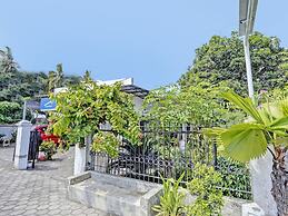 OYO Life 92937 Kost Putri Sarkara Syariah