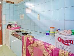 OYO Life 92937 Kost Putri Sarkara Syariah