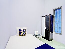 OYO Life 92937 Kost Putri Sarkara Syariah