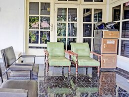 OYO Life 92937 Kost Putri Sarkara Syariah