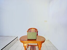 OYO Life 92937 Kost Putri Sarkara Syariah