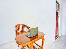 OYO Life 92937 Kost Putri Sarkara Syariah