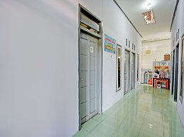 OYO Life 92937 Kost Putri Sarkara Syariah