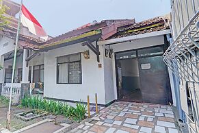 OYO Life 92901 Kost Bu Nur