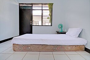 OYO Life 92901 Kost Bu Nur