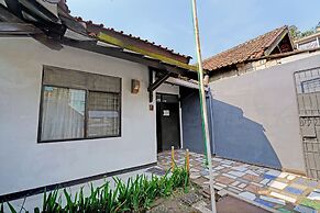 OYO Life 92901 Kost Bu Nur