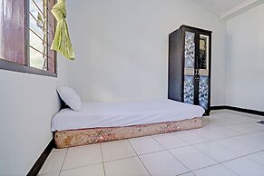 OYO Life 92901 Kost Bu Nur