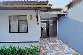 OYO Life 92901 Kost Bu Nur