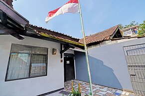 OYO Life 92901 Kost Bu Nur