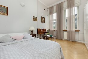 Classic Warsaw by Renters Prestige