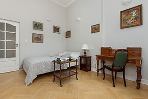 Classic Warsaw by Renters Prestige