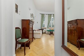 Classic Warsaw by Renters Prestige