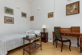 Classic Warsaw by Renters Prestige