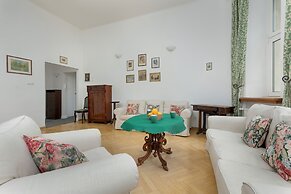 Classic Warsaw by Renters Prestige