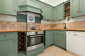 Classic Warsaw by Renters Prestige