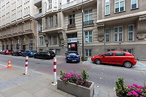 Classic Warsaw by Renters Prestige