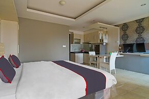 OYO Life 92774 The Edge Apartment By My Home