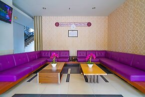 OYO Life 92774 The Edge Apartment By My Home