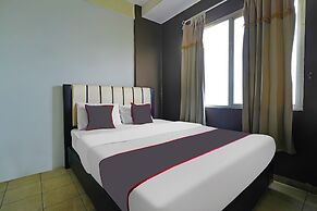 OYO Life 92774 The Edge Apartment By My Home