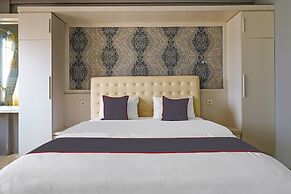 OYO Life 92774 The Edge Apartment By My Home