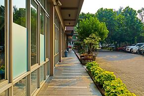 OYO Life 92774 The Edge Apartment By My Home