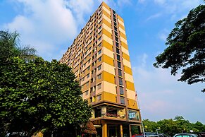 OYO Life 92774 The Edge Apartment By My Home