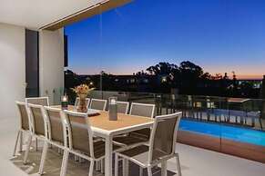 Dual Level Apartment Walking Distance to the Beach Harrier Place