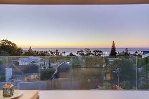Dual Level Apartment Walking Distance to the Beach Harrier Place